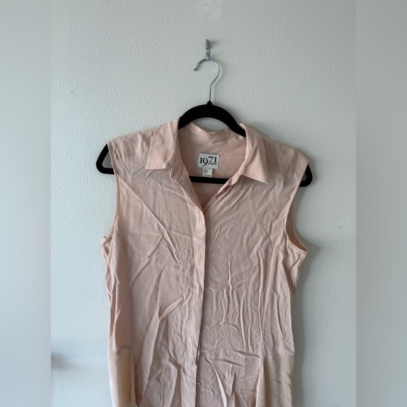 Women's Pink Sleeveless Button Down Shirt - Picture 1 of 4